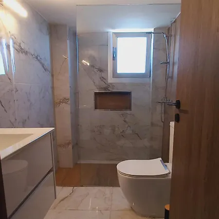 Trendy-2br Center Apartment *